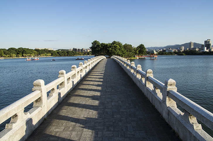 福岡大濠公園の観月橋