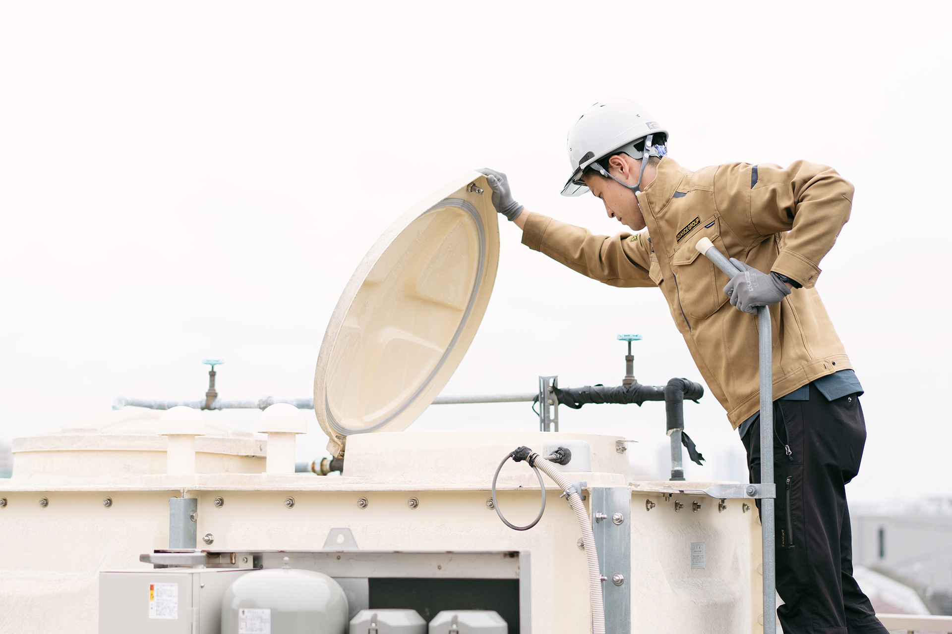貯水槽の高圧洗浄イメージ